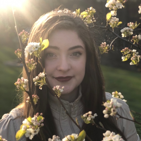 Meet your Posher, Kate - Picture 2 of 3